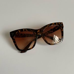 Retro Faux Tortoise Shell Sunglasses